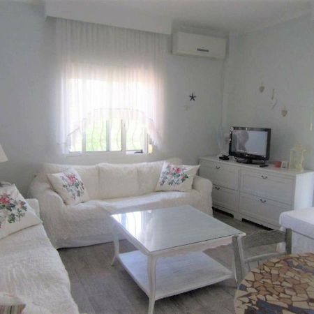Pefkohori Apart. Near The Beach With Indor Parking And Yard Exterior photo