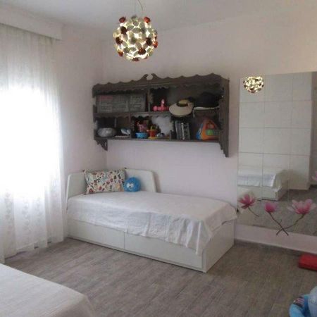 Pefkohori Apart. Near The Beach With Indor Parking And Yard Exterior photo
