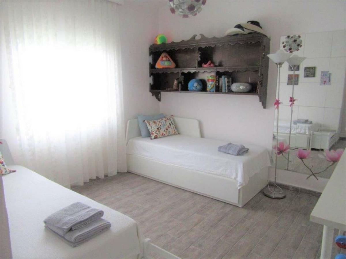 Pefkohori Apart. Near The Beach With Indor Parking And Yard Exterior photo
