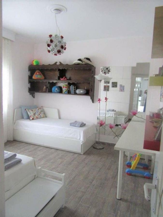 Pefkohori Apart. Near The Beach With Indor Parking And Yard Exterior photo